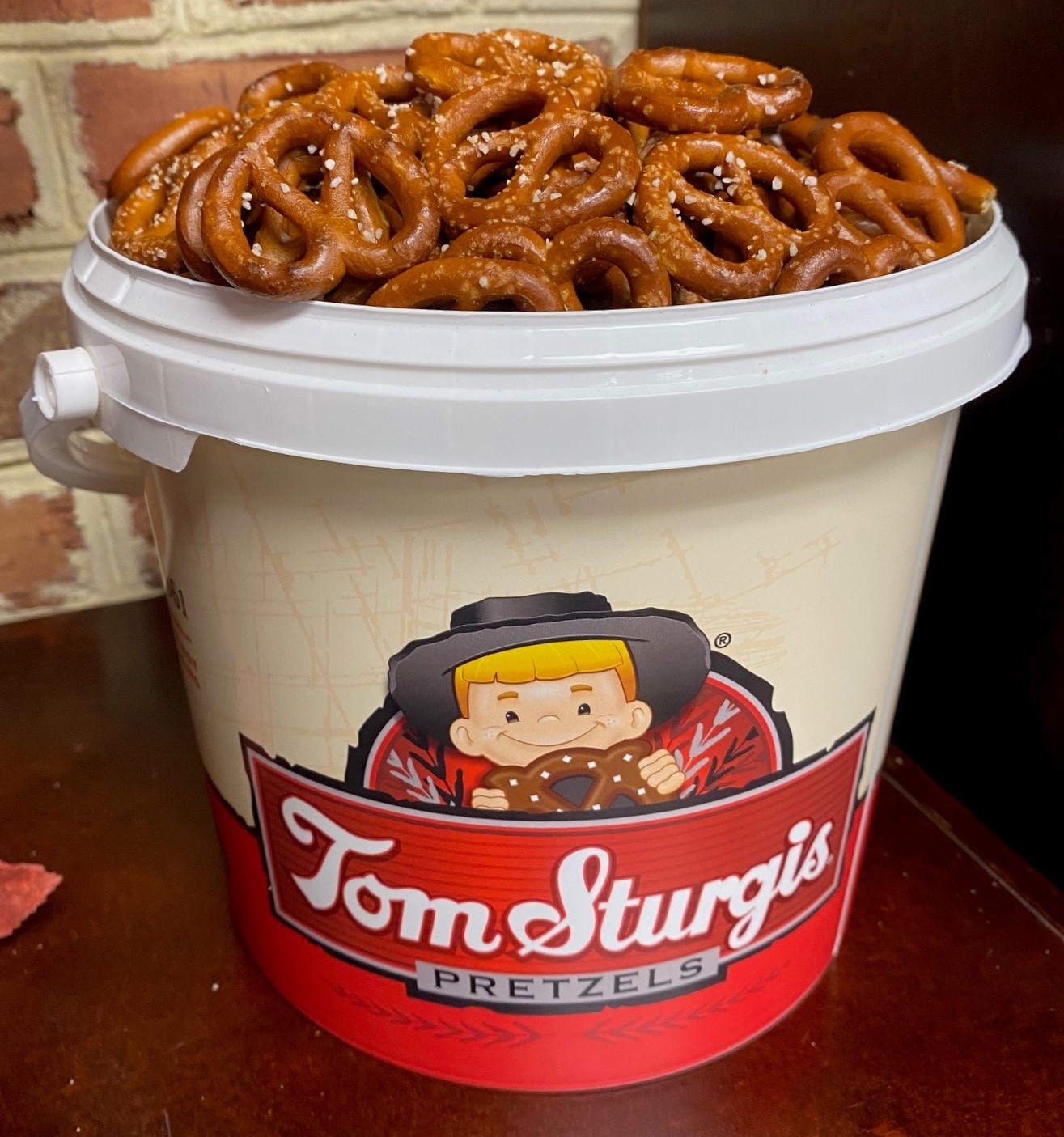 Little Ones® Pretzels - Decorative Plastic Tub