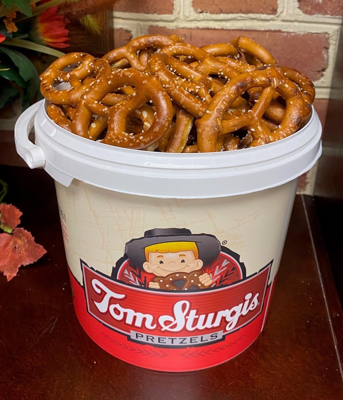 Specials Pretzels - Decorative Plastic Tub