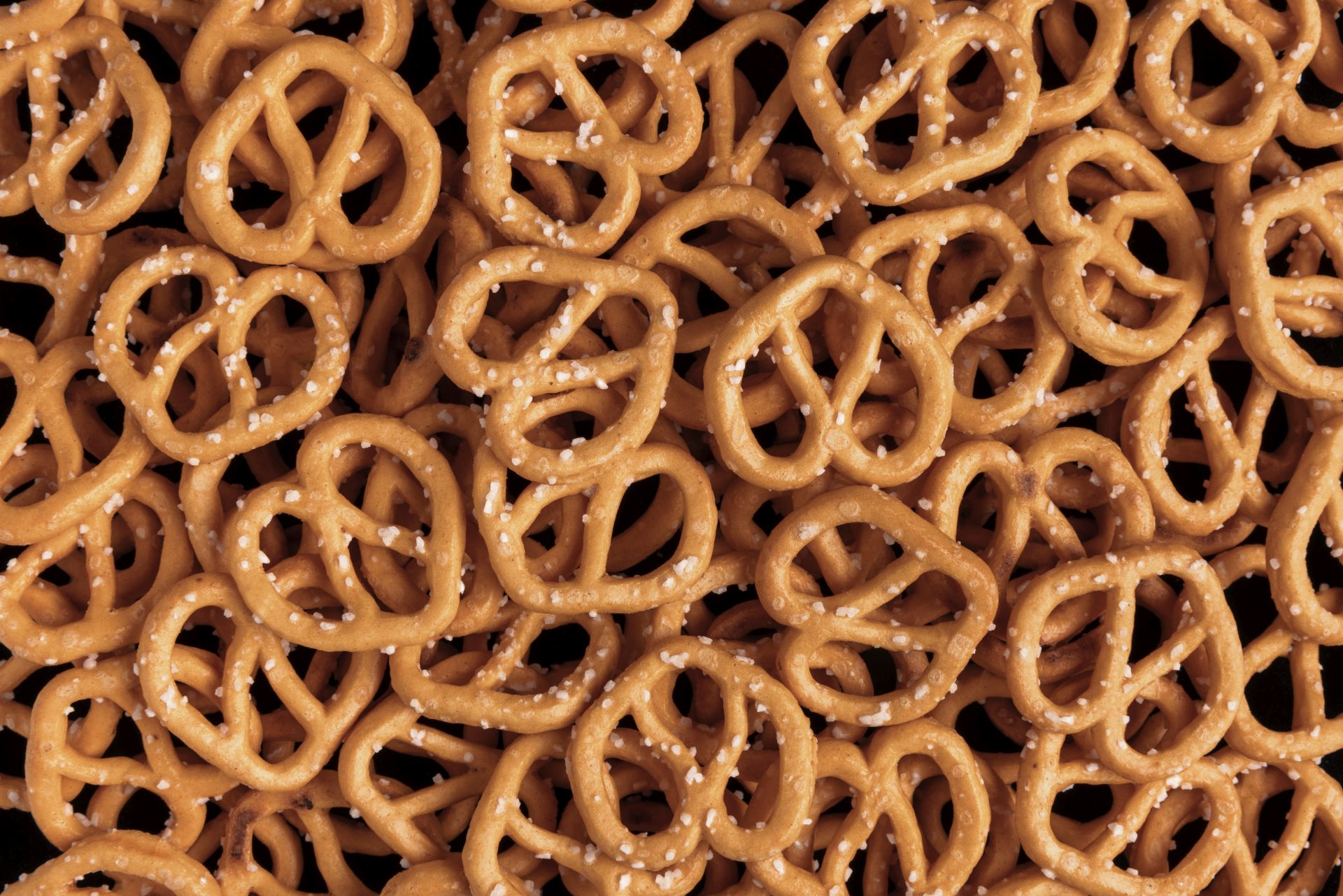 Tom Sturgis Pretzels Tote with Flavored Pretzels & Dips - Image 5